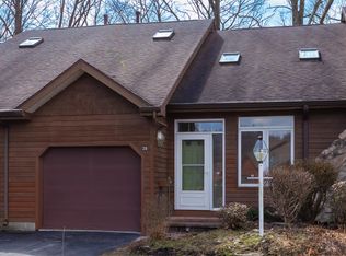 28 Lillian Ln, Troy, NY 12180