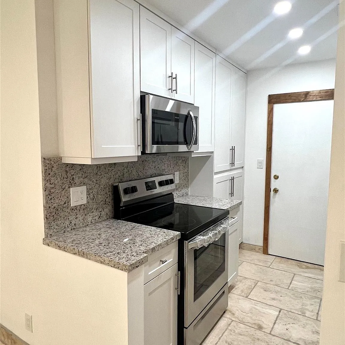 1 bed, 1.5 bath, 756 sqft, $1,850 — Photo 1