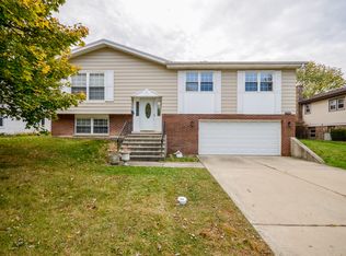 1716 College Ln S, Wheaton, IL 60189