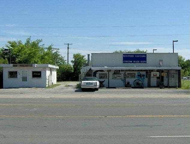 1st image of 304 W Commerce St