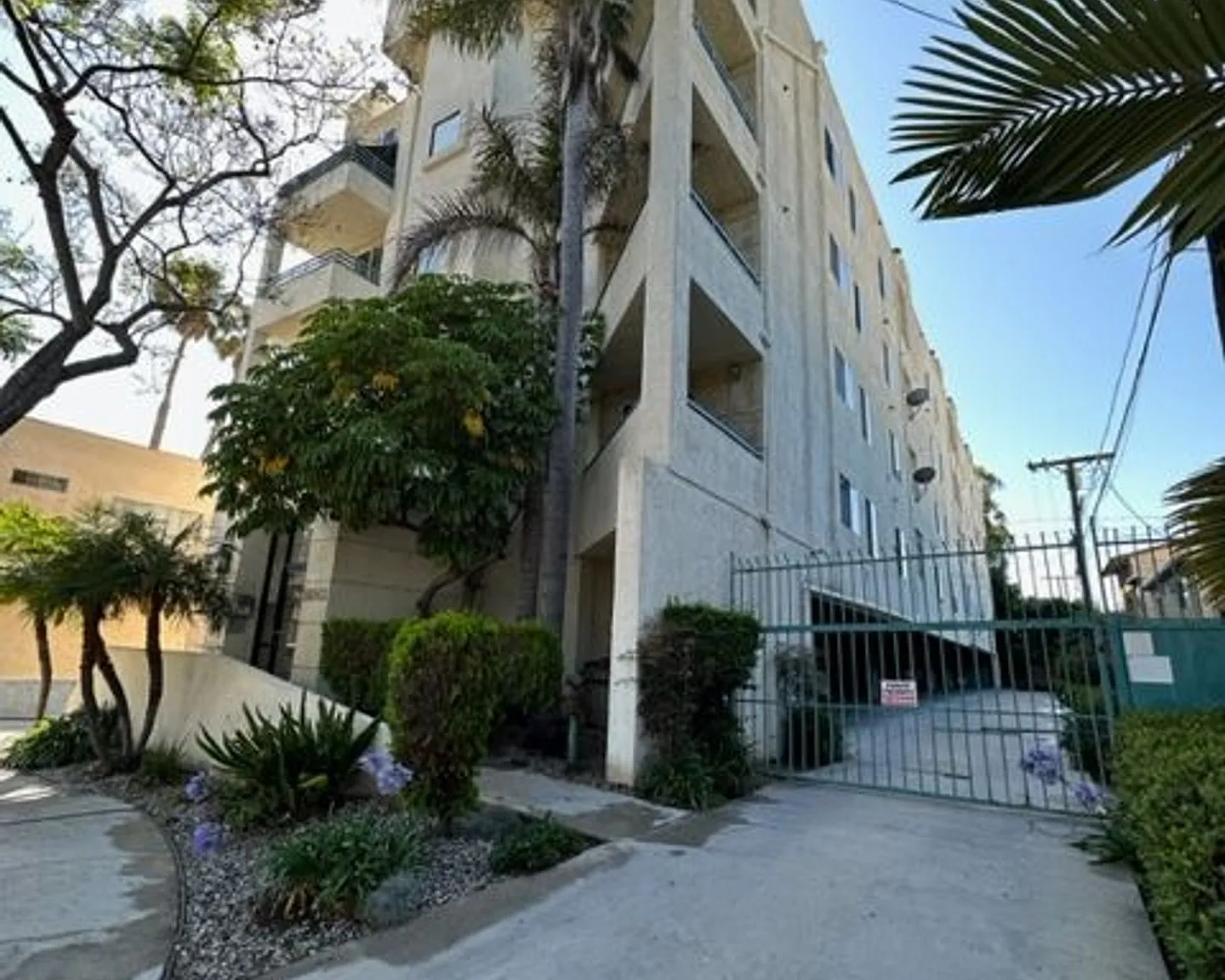 10142 National Blvd — Photo 3