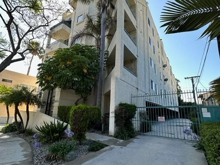 10142 National Blvd — Photo 3