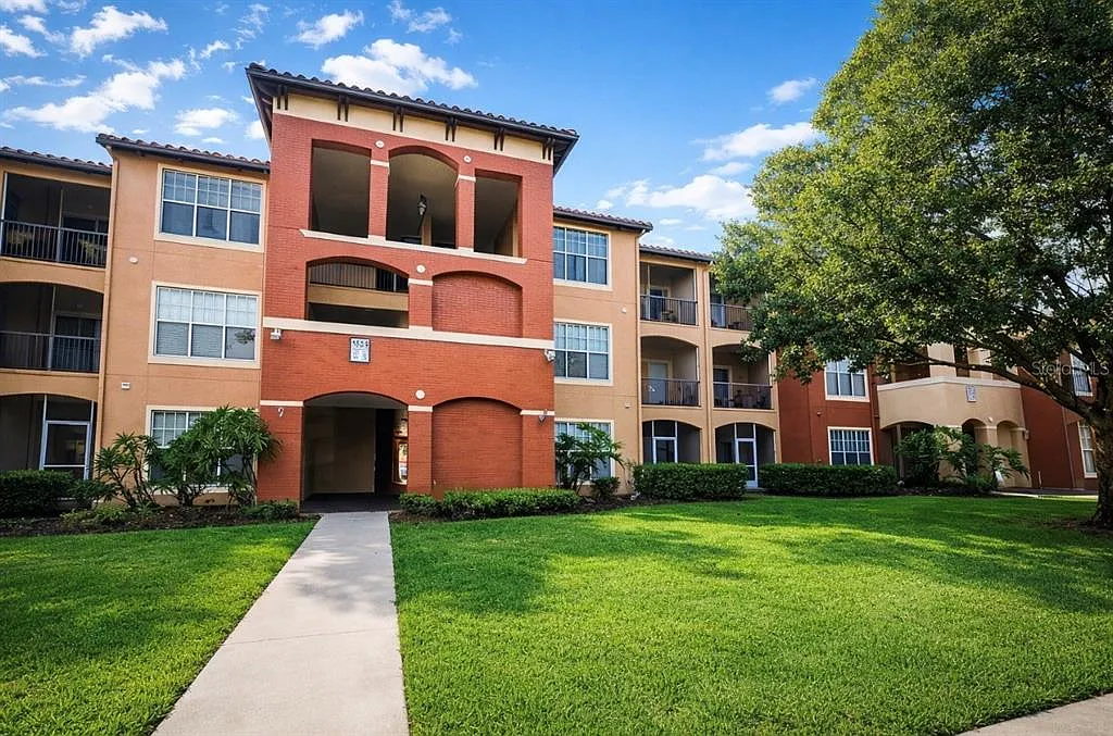 1 bed, 1.0 bath, 840 sqft, $1,200 — Photo 1