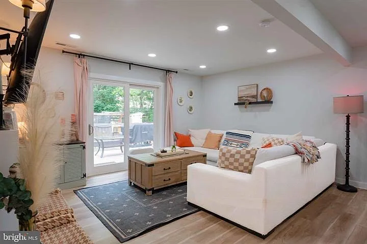 2 bed, 984 sqft, $2,700 — Photo 4
