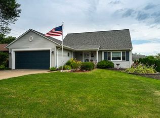 3621 N 3rd St, Clinton, IA 52732