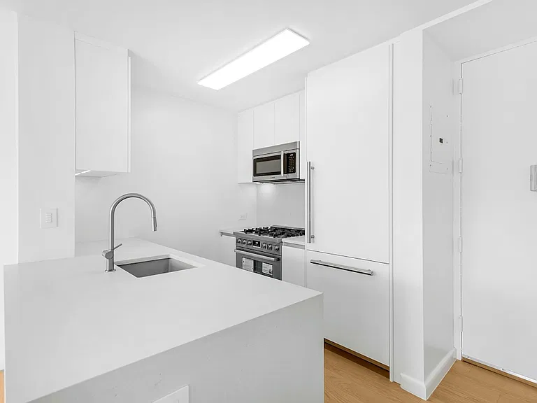 1 Union Sq S #23B — Photo 3