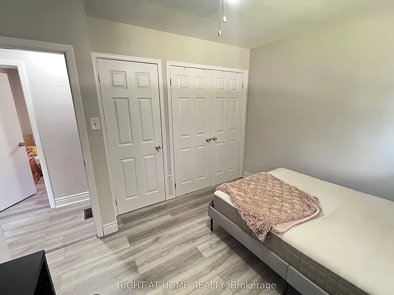46 Radcliffe Cres — Photo 26
