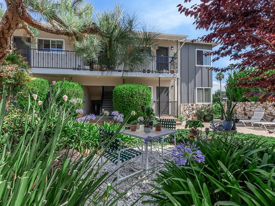 329-333 Calle Miramar