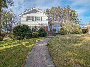 49 Soundview Dr, Great Neck, NY 11020
