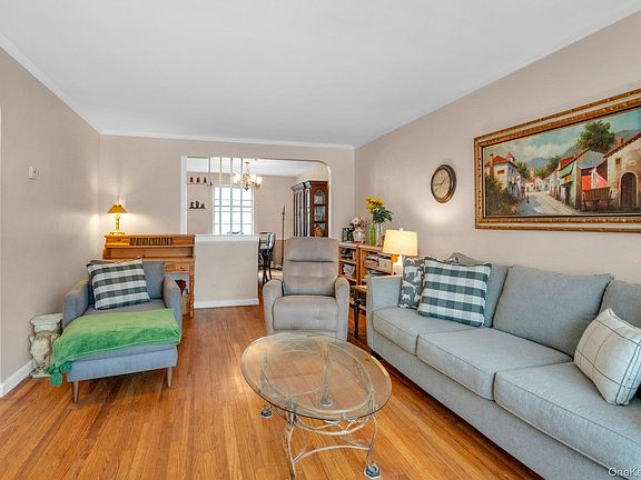 3rd image of 3005 Bronxwood Ave
