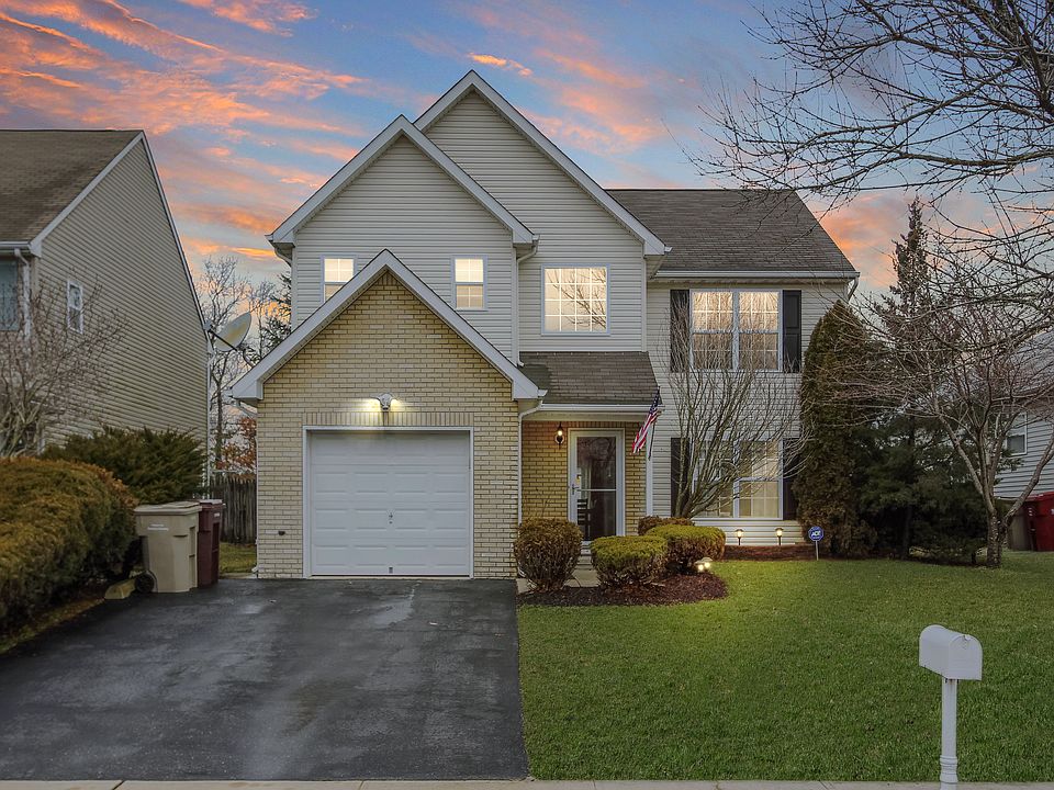 1st image of 8 Dolphin Cir W
