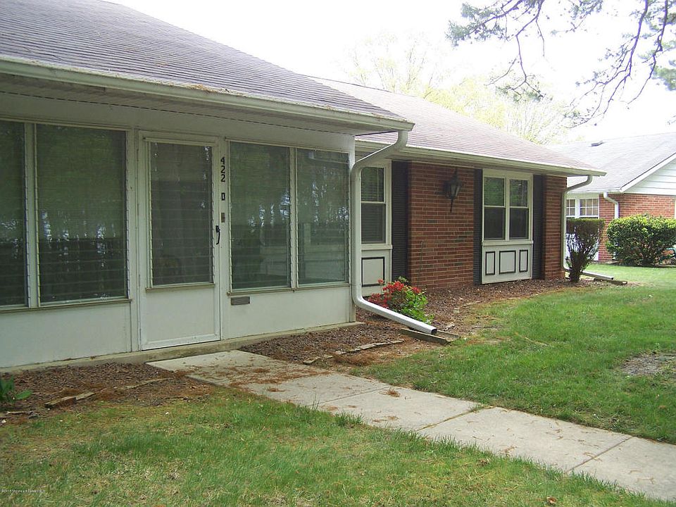 1st image of 422D Chatham Ct