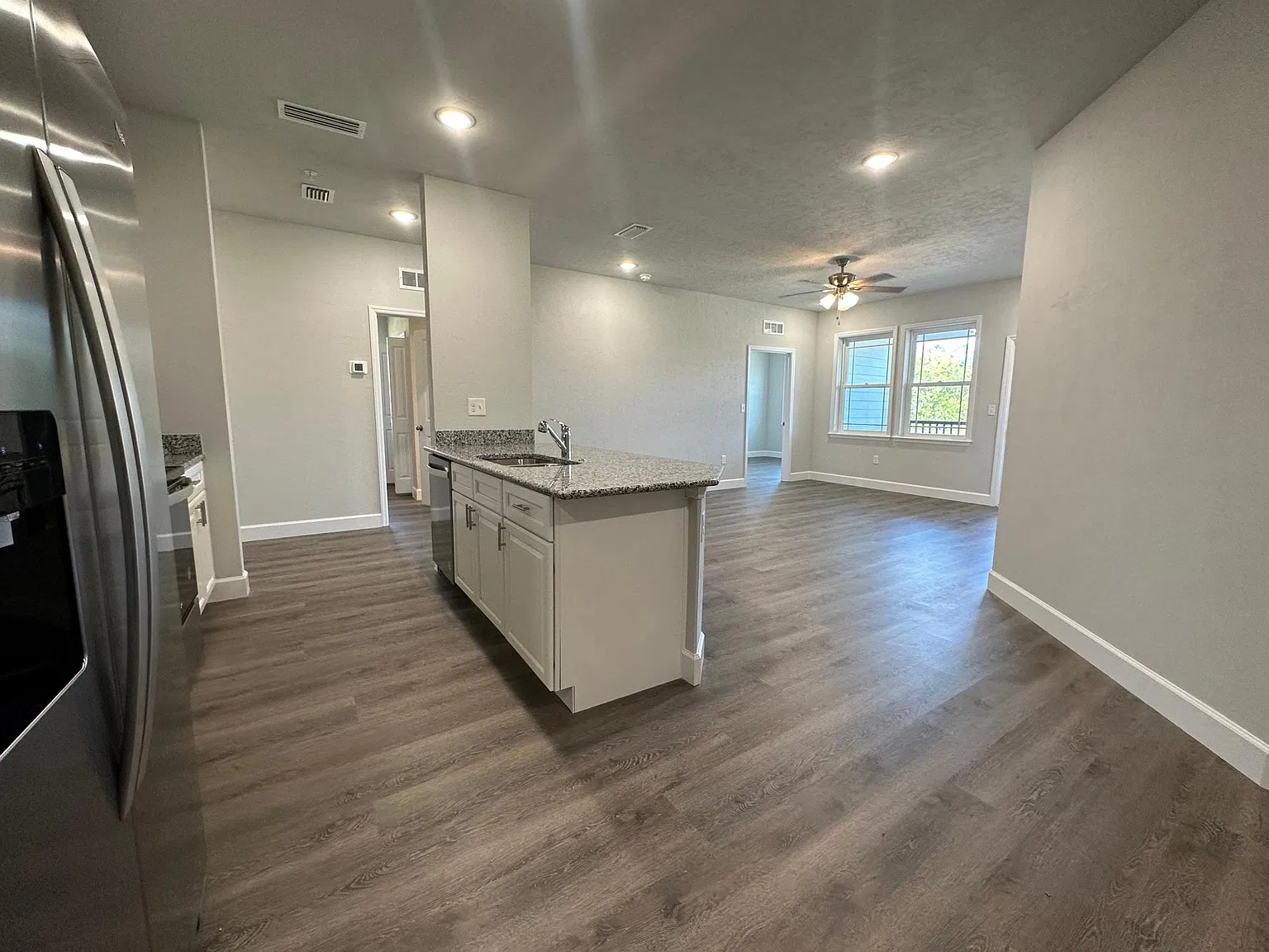 3 bed, 1250 sqft, $1,900 — Photo 3