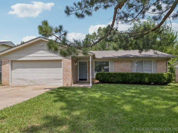2013 S Bixby St, Sapulpa, OK 74066