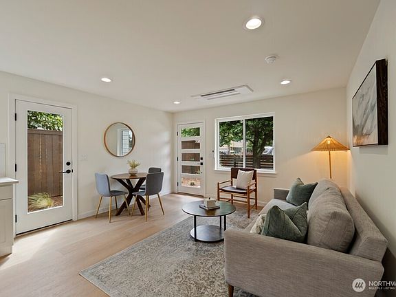 4th image of 504 NE 123rd Street