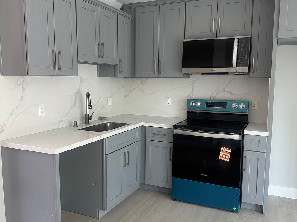 1st image of 16042 Leadwell St