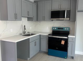 16042 Leadwell St, Van Nuys, CA 91406