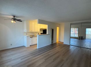 18530 Prairie St., Northridge, CA 91324