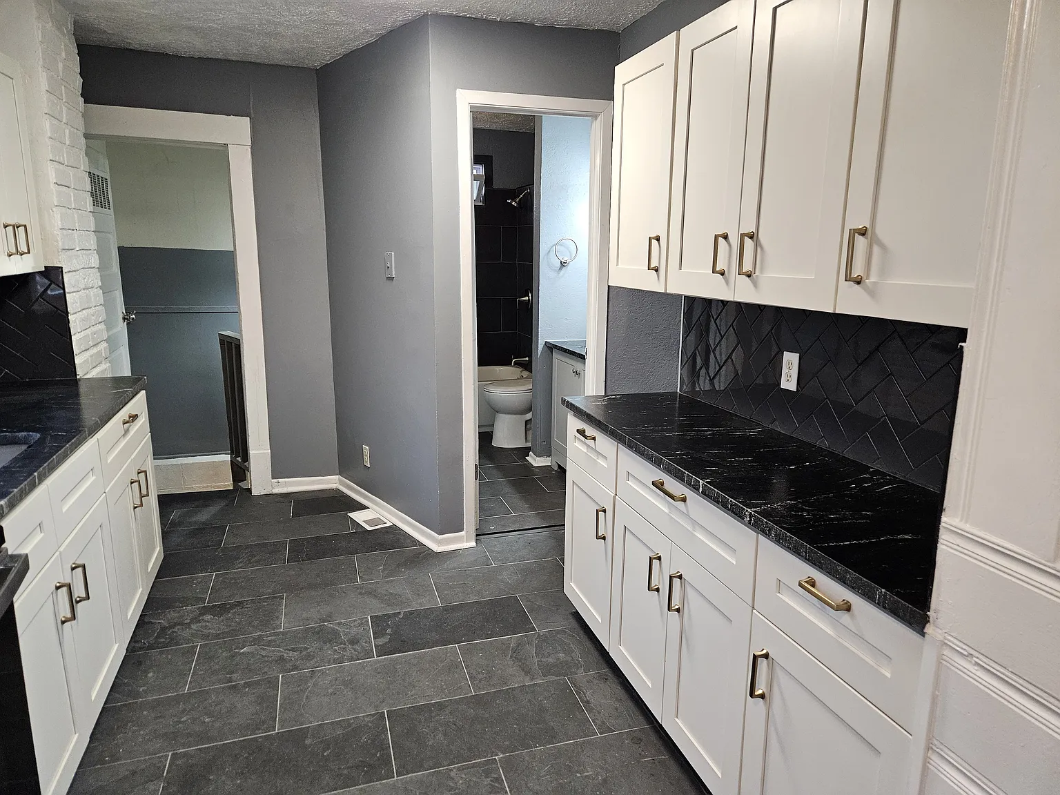 3 bed, 1.5 bath, 1638 sqft, $1,800 — Photo 4