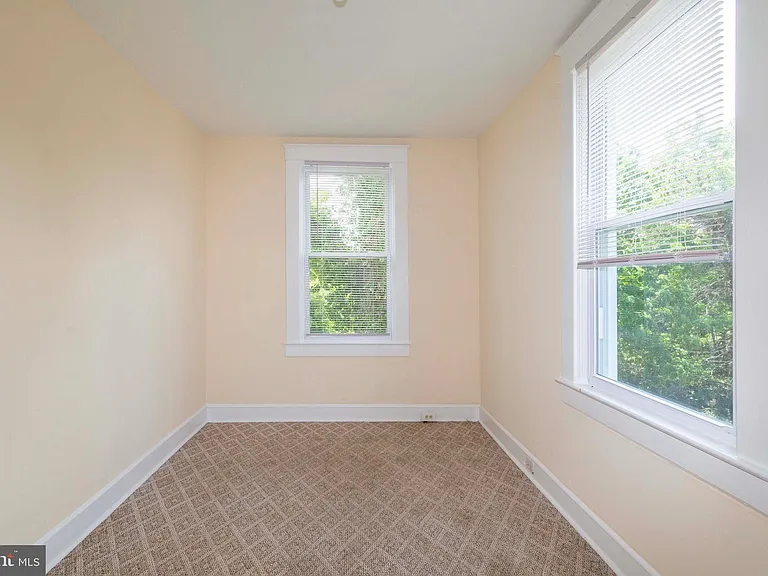 222 W Main St — Photo 62