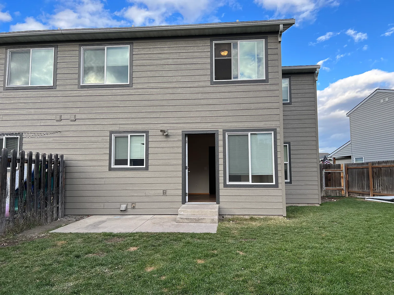 3 bed, 2.5 bath, 1456 sqft, $2,400 — Photo 4