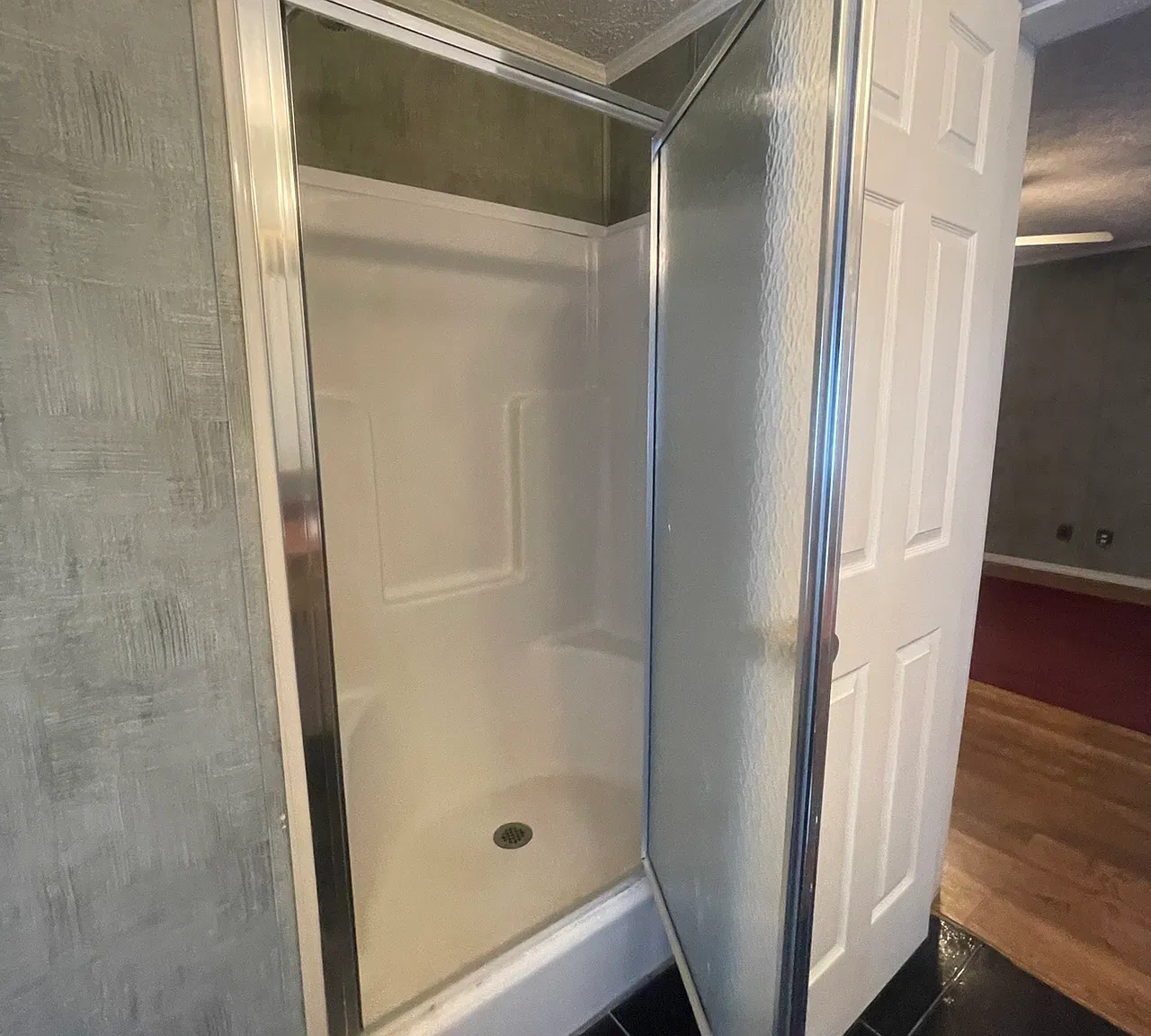 3 bed, 2200 sqft, $2,100 — Photo 3