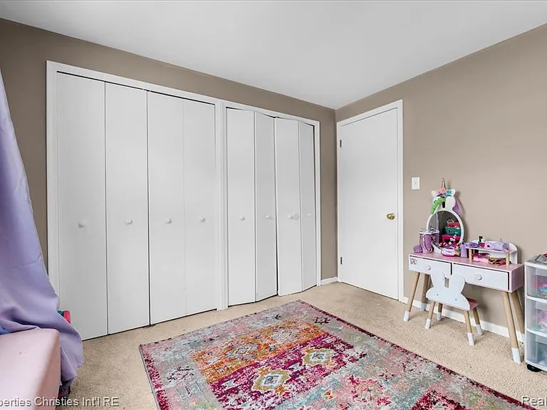 24600 Manistee St — Photo 32