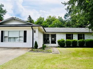 2921 Honeysuckle Ln, Russellville, AR 72801