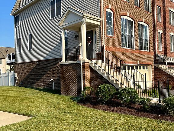 3rd image of 3600 Martingale Rd