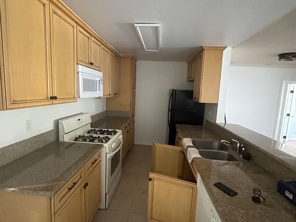 5th image of 11252 Peach Grove St APT 212