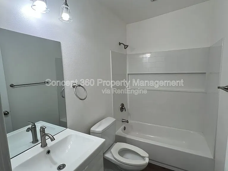 144 Primrose Ave #B — Photo 12