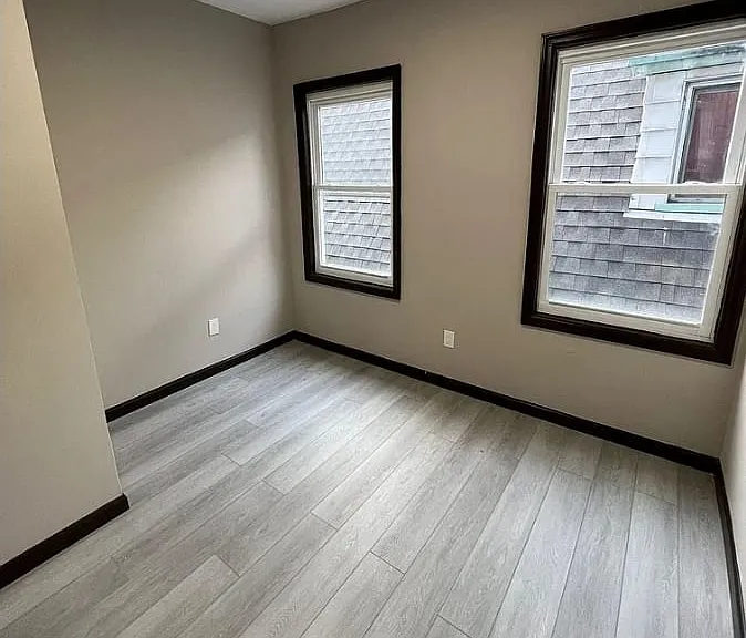 163 Elwood Ave #3L — Photo 2