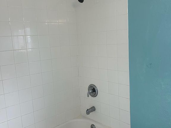 4th image of 4871 Voltaire St