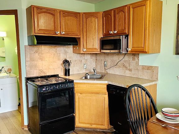 3rd image of 6570 Coachs Ln