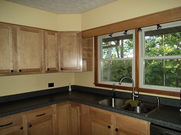 5th image of 181 Greenwood Dr