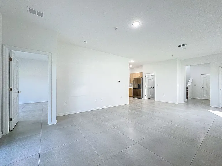 1748 Barton Towne Cir — Photo 23