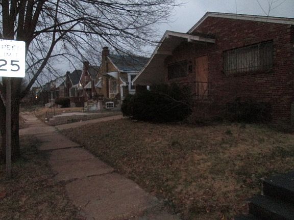 2nd image of 4909 Lexington Ave