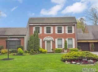 122 Admirals Dr E, Bay Shore, NY 11706