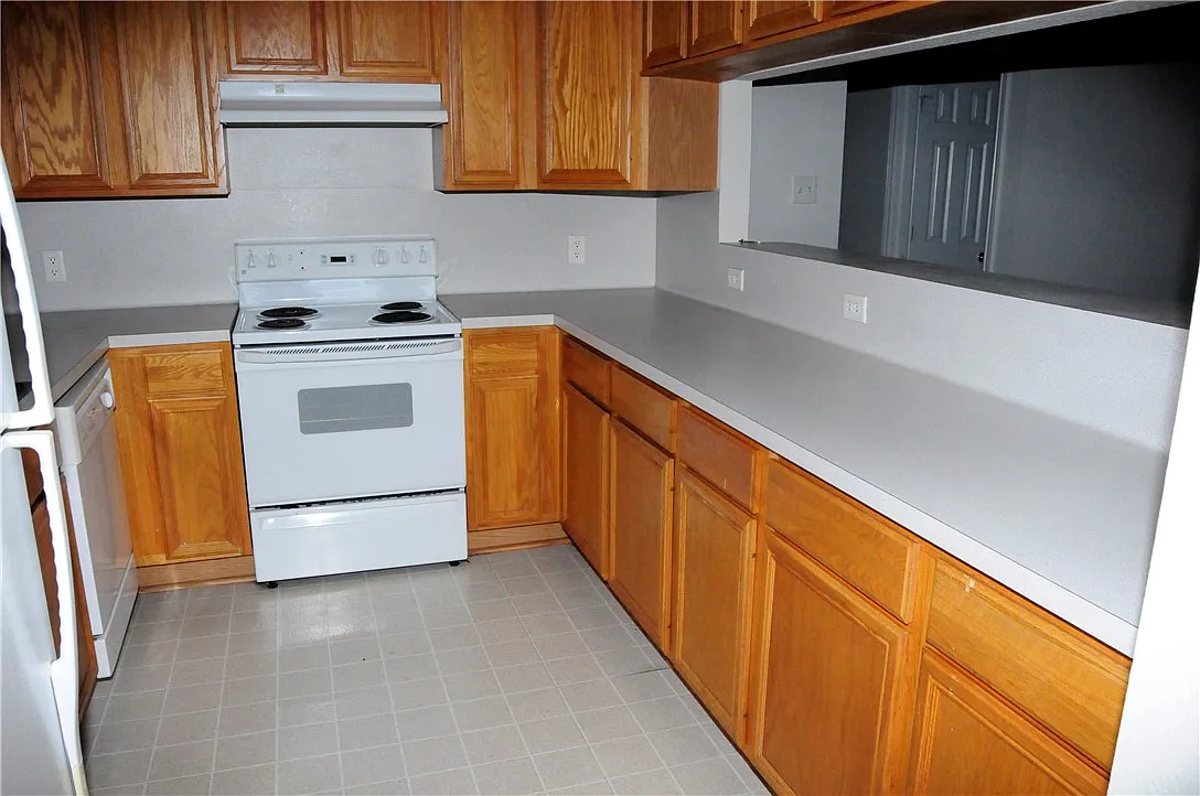 3 bed, 2.0 bath, 1350 sqft, $1,425 — Photo 3