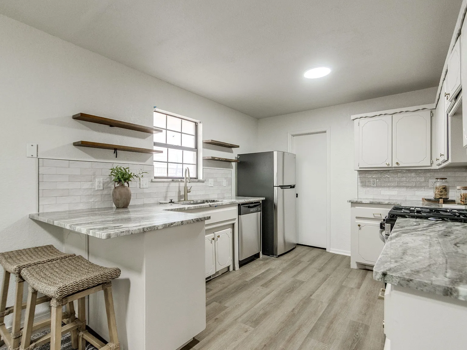 3 bed, 1726 sqft, $2,100 — Photo 3