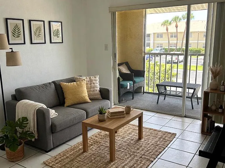 1537 SE Royal Green Cir #E201 — Photo 8