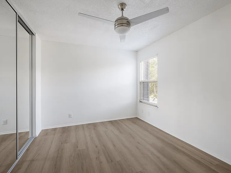 404 E Park Ave #12 — Photo 11