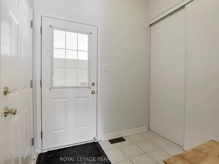 33 Scampton Dr — Photo 4