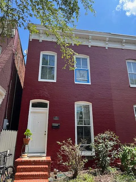 408 W Clay St