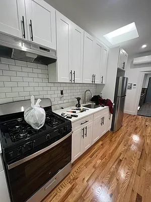 Rented by Standard Living Realty Inc | media 22