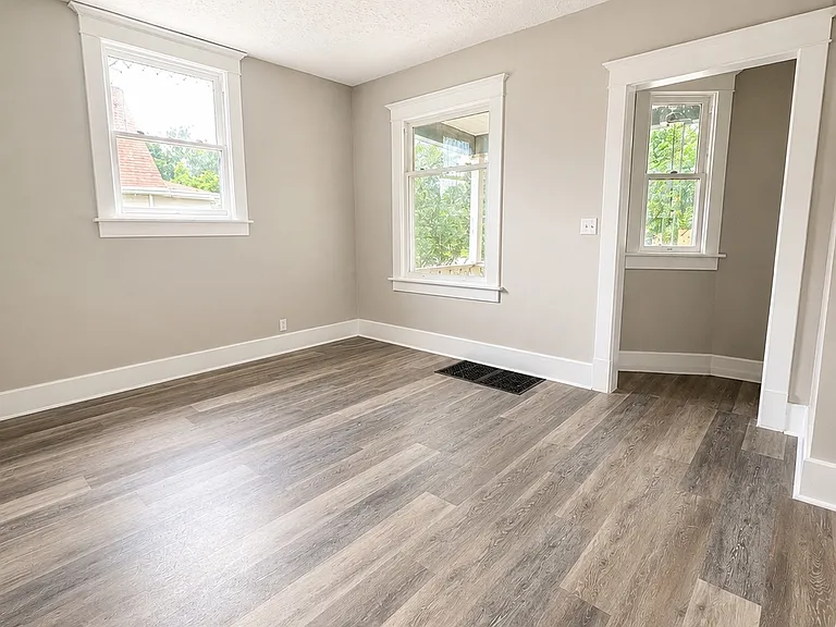 2219 Florence Blvd — Photo 5