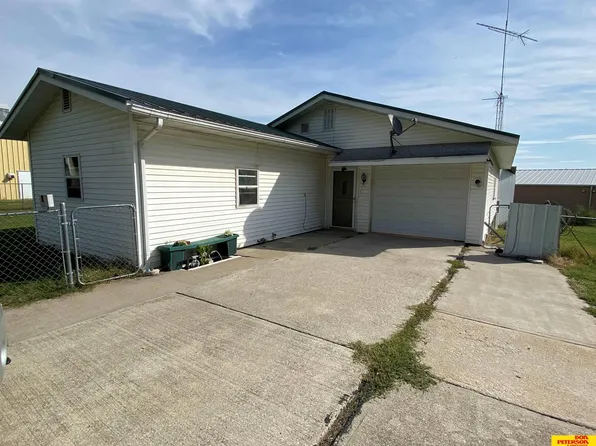 915 S 14th St, Tekamah, NE 68061