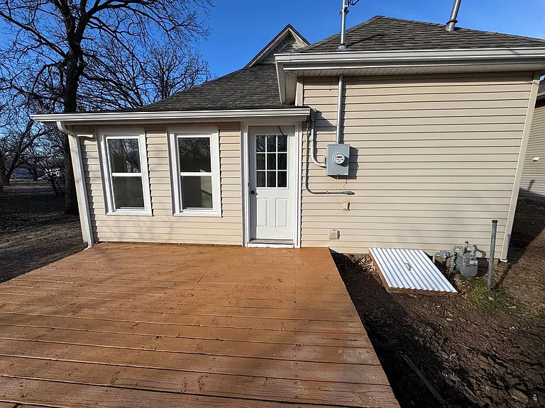 222 N Lee Ave — Photo 15