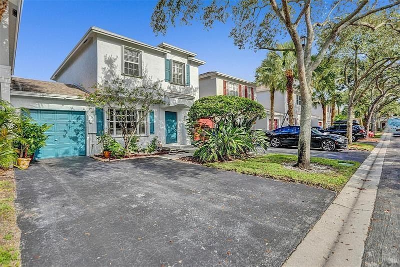 2nd image of 6003 Harbor Isle Way