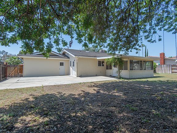 3rd image of 17333 Bernardo Oaks Dr